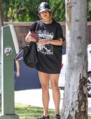 vanessa-hudgens-arriving-at-an-acting-class-2
