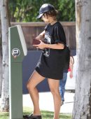vanessa-hudgens-arriving-at-an-acting-class-5