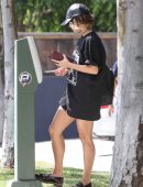 vanessa-hudgens-arriving-at-an-acting-class-7