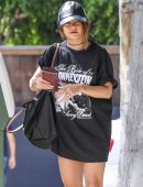 vanessa-hudgens-arriving-at-an-acting-class-9