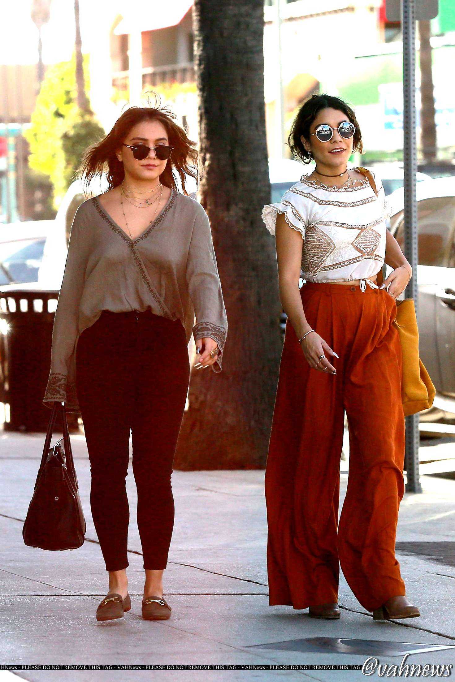 vanessa-hudgens-and-stella-hudgens-803