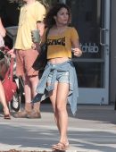 vanessa-hudgens-in-shorts-11