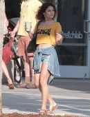 vanessa-hudgens-in-shorts-2