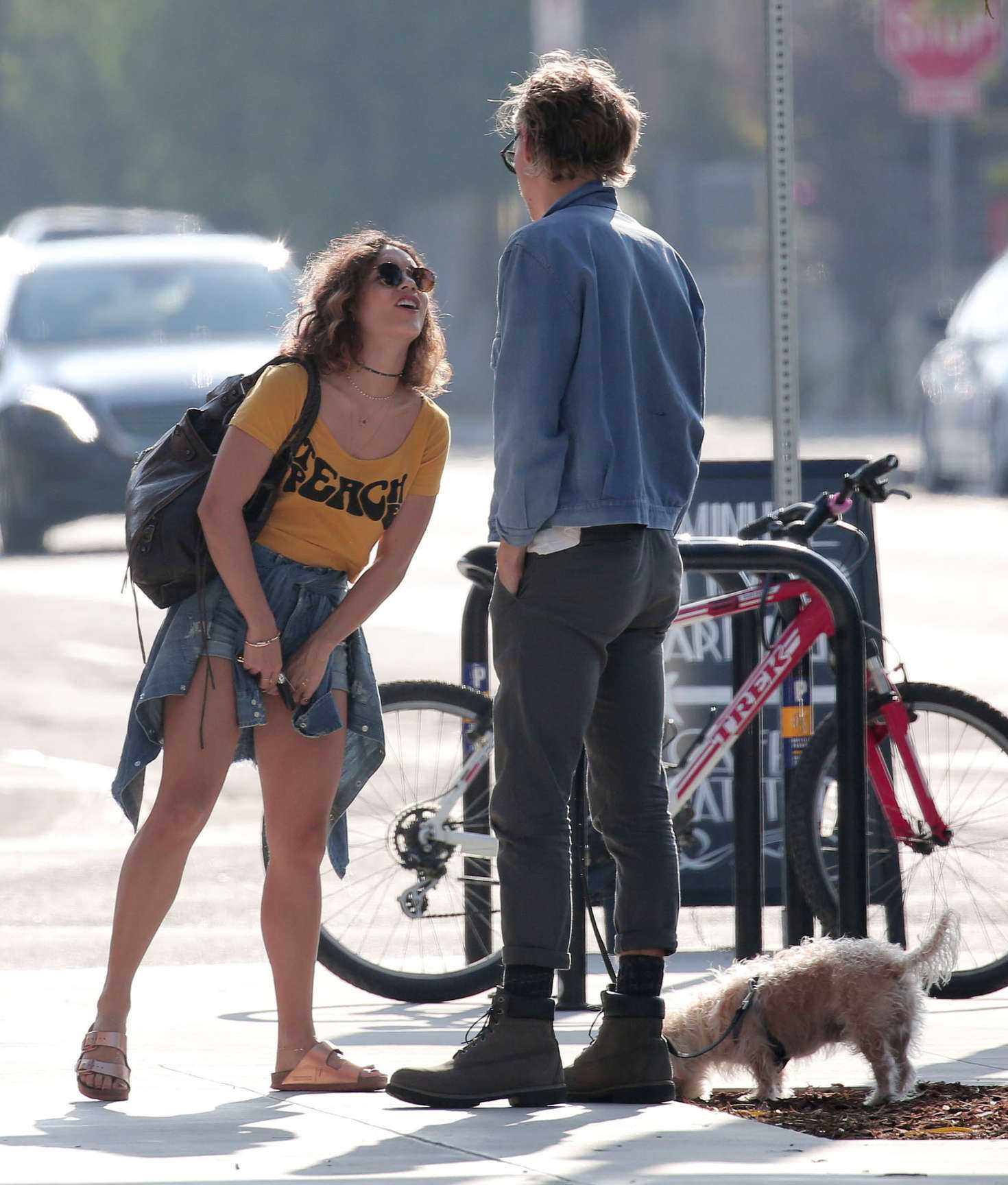 vanessa-hudgens-in-shorts-3