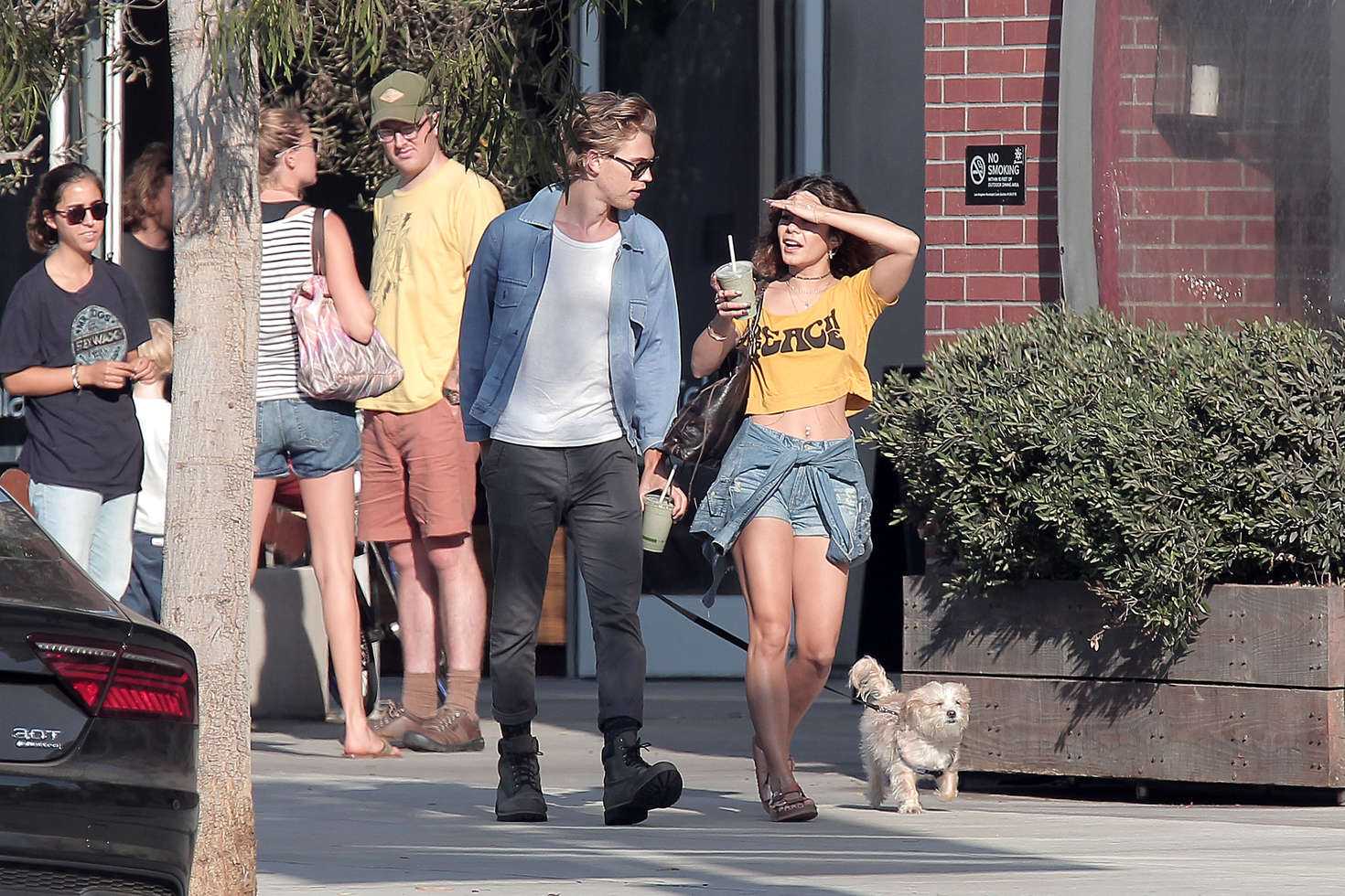 vanessa-hudgens-in-shorts-6