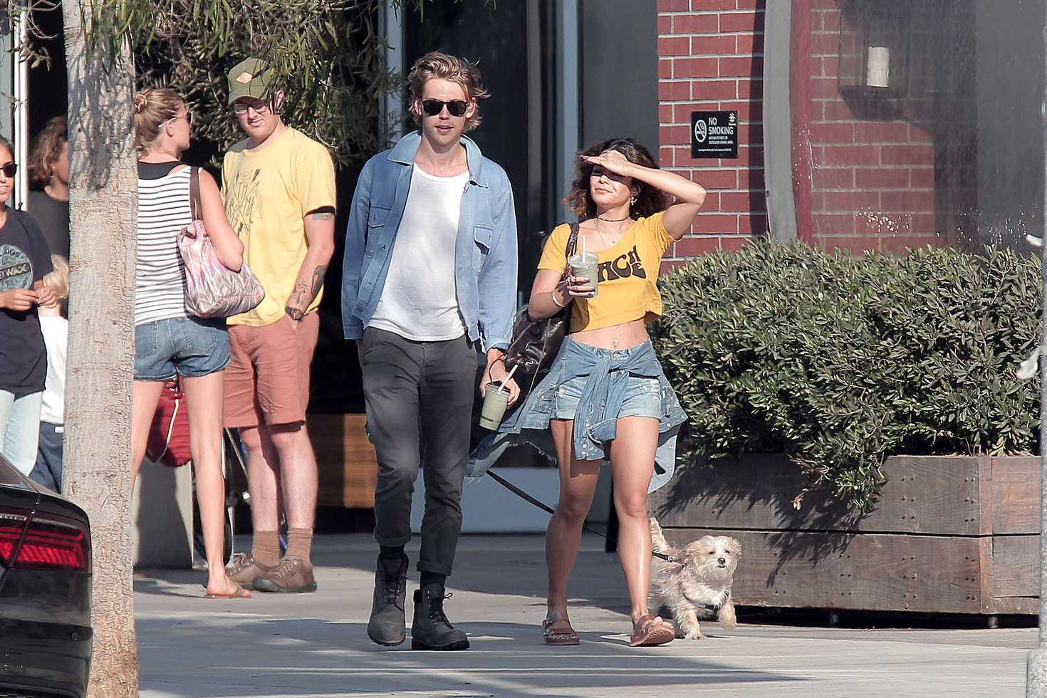 vanessa-hudgens-in-shorts-7