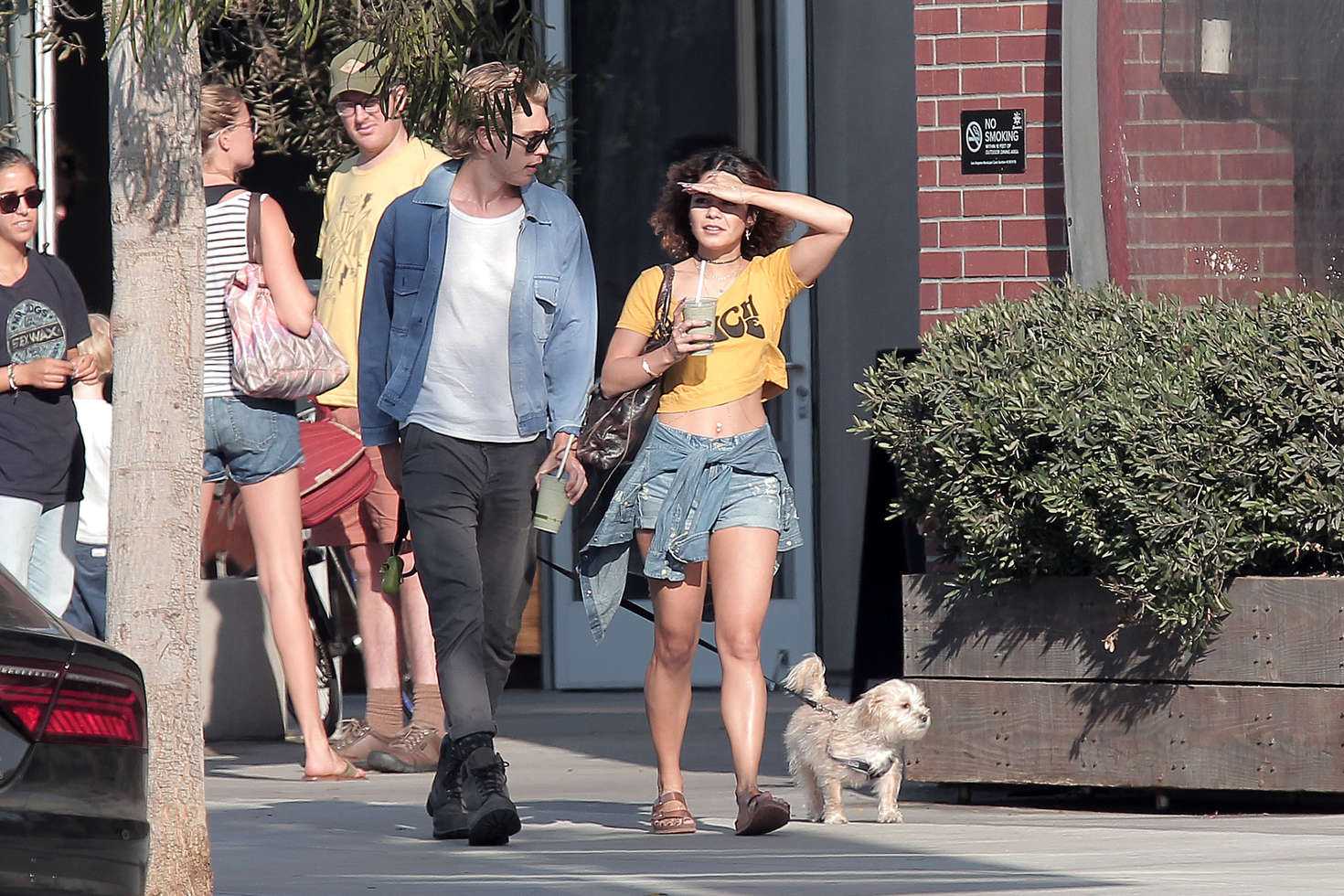 vanessa-hudgens-in-shorts-8