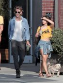 vanessa-hudgens-in-shorts-9