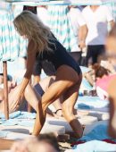victoria-silvstedt-in-swimsuit-on-mykonos-island-16