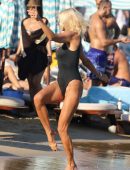 victoria-silvstedt-in-swimsuit-on-mykonos-island-9