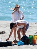 amy-adams-at-the-beach-in-malibu-11