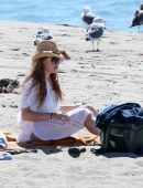 amy-adams-at-the-beach-in-malibu-13