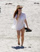 amy-adams-at-the-beach-in-malibu-3
