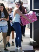 ariel-winter-booty-in-jeans-2