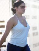 ariel-winter-booty-in-jeans-20