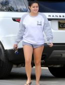 ariel-winter-leggy-in-shorts-910