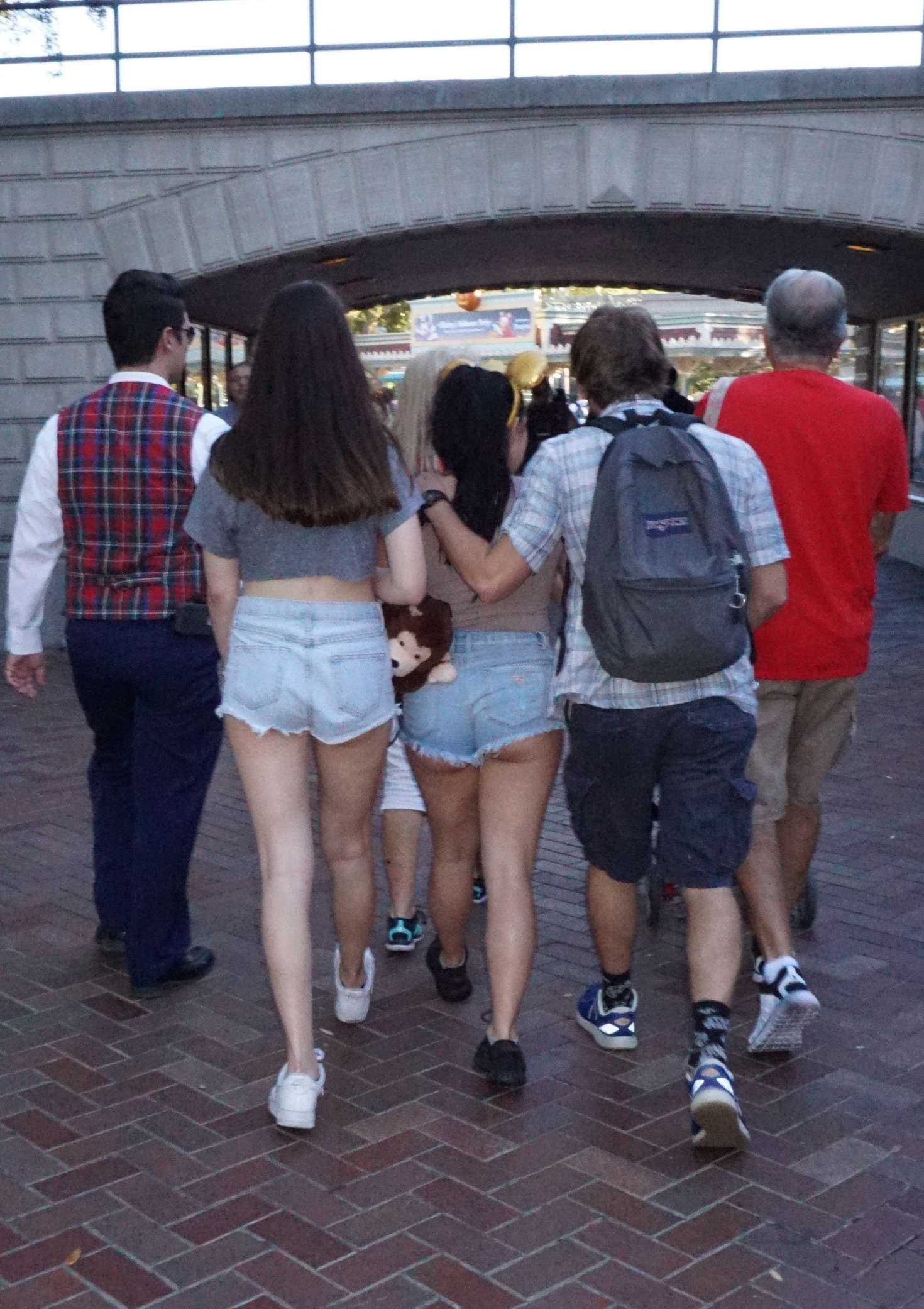 ariel-winter-at-disneyland-13