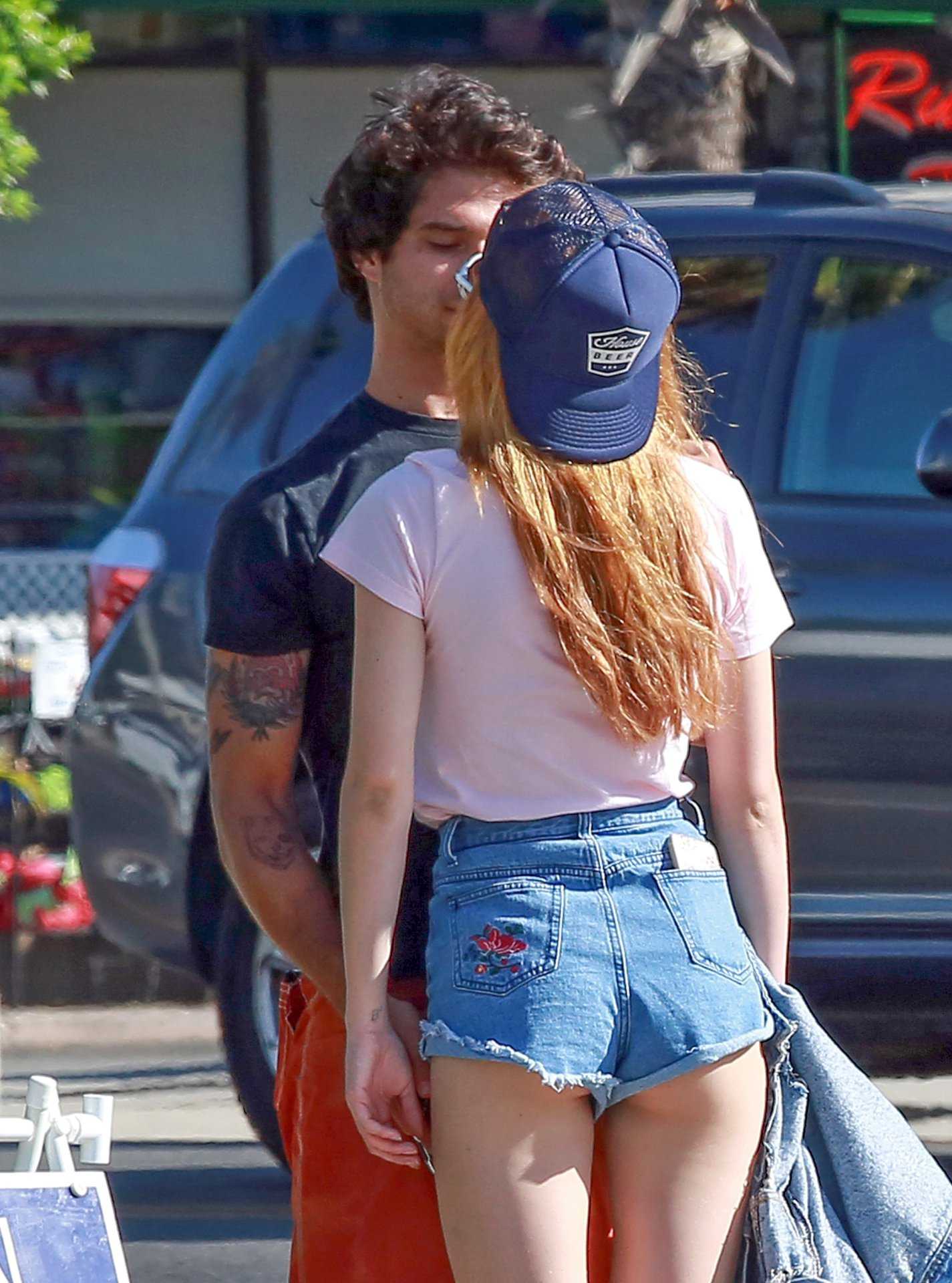 bella-thorne-leggy-candids-in-studio-city-2