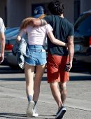 bella-thorne-leggy-candids-in-studio-city-3