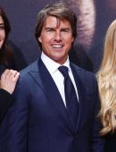 cobie-smulders-at-jack-reacher-never-go-back-premiere-in-berlin-2