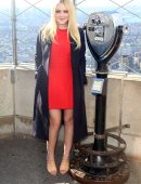 dakota-fanning-at-lights-the-empire-state-building-3