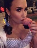 demi-lovato-in-dorothy-costume-at-halloween-party-957
