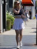 elle-fanning-in-skirt-954
