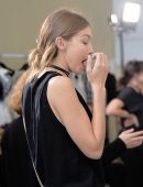 gigi-hadid-at-giambattista-valli-show-15