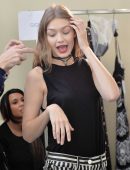 gigi-hadid-at-giambattista-valli-show-19