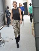 gigi-hadid-at-giambattista-valli-show-23