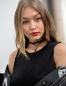 gigi-hadid-at-giambattista-valli-show-7