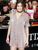 hailee-steinfeld-greeting-her-fans-in-tokyo-1