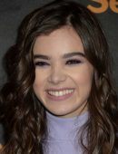 hailee-steinfeld-at-the-edge-of-seventeen-photocall-10
