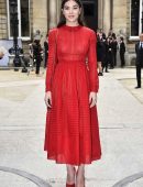 hailee-steinfeld-at-valentino-fashion-show-at-pfw-2