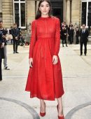 hailee-steinfeld-at-valentino-fashion-show-at-pfw-4