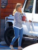 hilary-duff-out-for-breakfast-in-studio-city-3