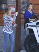 hilary-duff-out-for-breakfast-in-studio-city-7