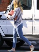 hilary-duff-out-for-breakfast-in-studio-city-8
