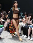 isabeli-fontana-at-agua-de-coco-show-2016-3
