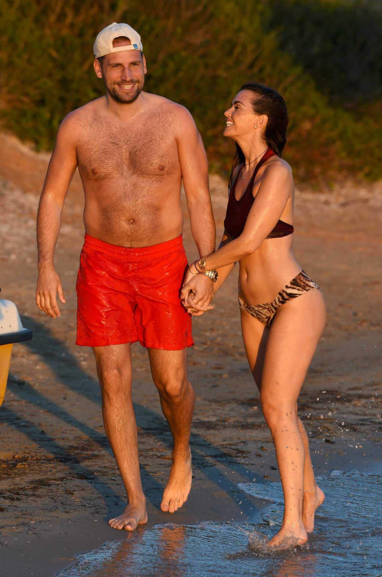 jennifer-metcalfe-bikini-candids-ibiza-326