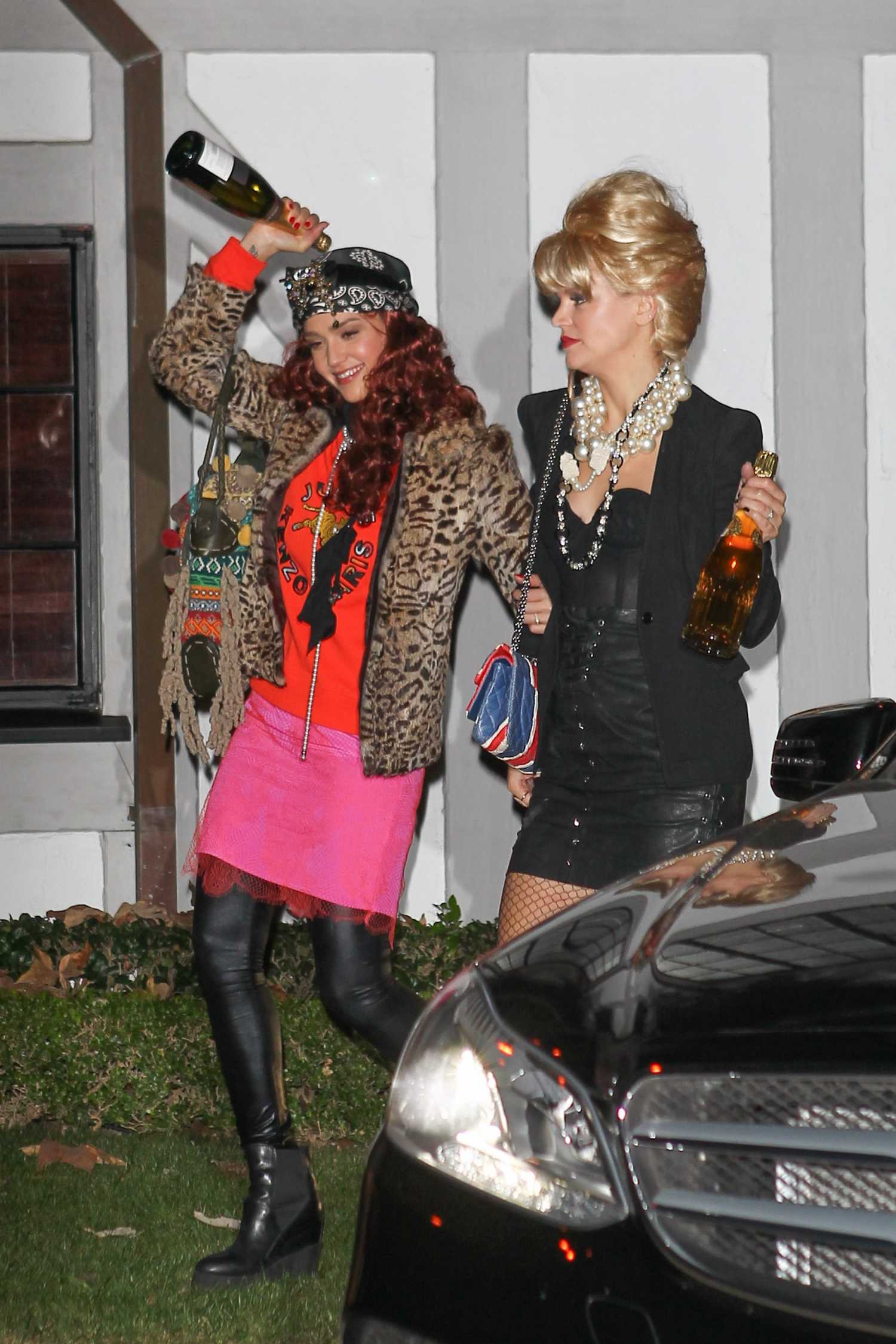 jessica-alba-outside-kate-hudsons-annual-halloween-bash-1