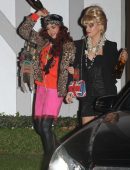 jessica-alba-outside-kate-hudsons-annual-halloween-bash-6