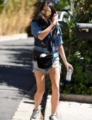 jessica-gomes-leggy-in-shorts-1