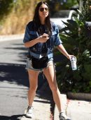 jessica-gomes-leggy-in-shorts-7