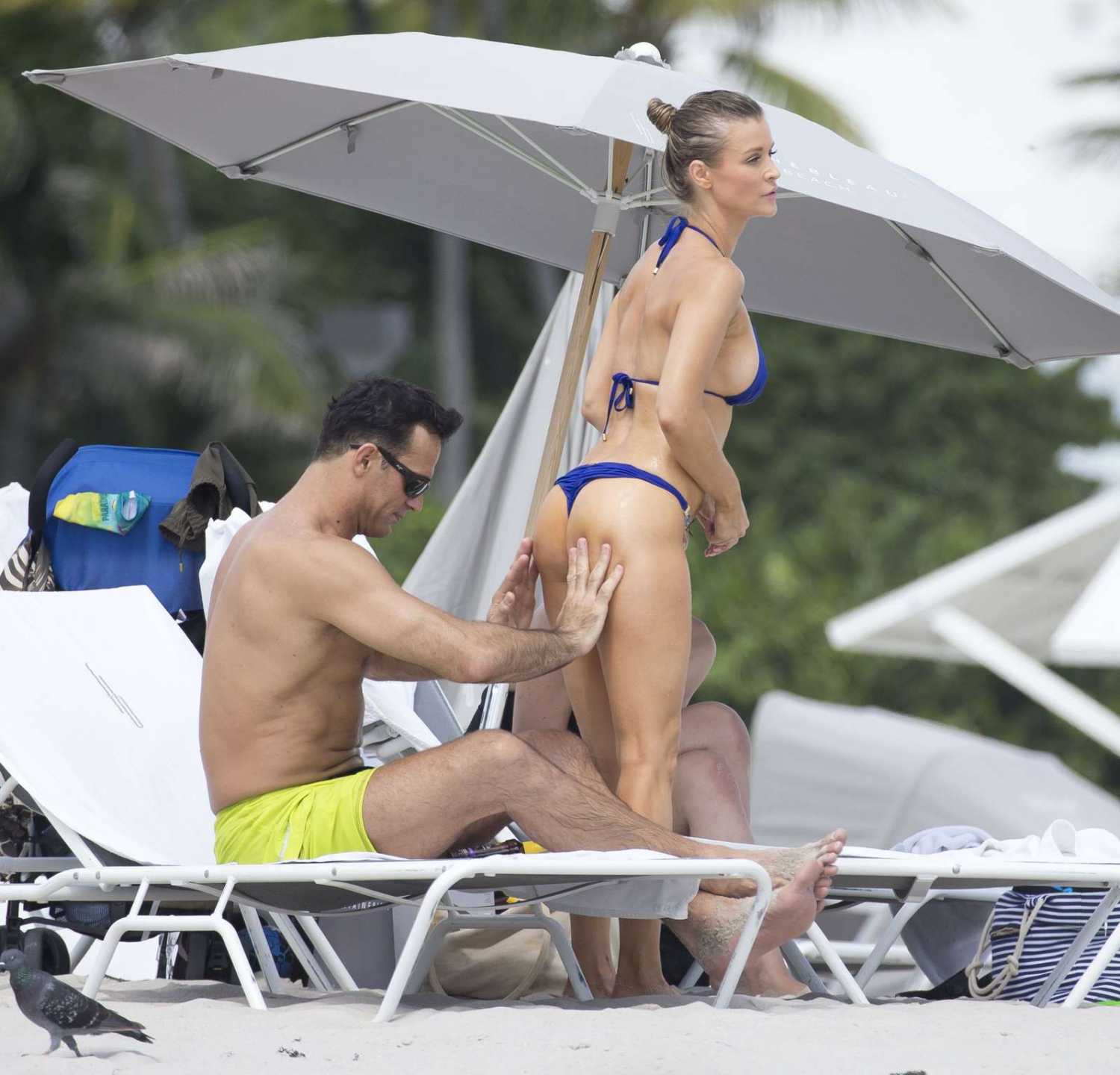 joanna-krupa-in-blue-bikini-2016-14