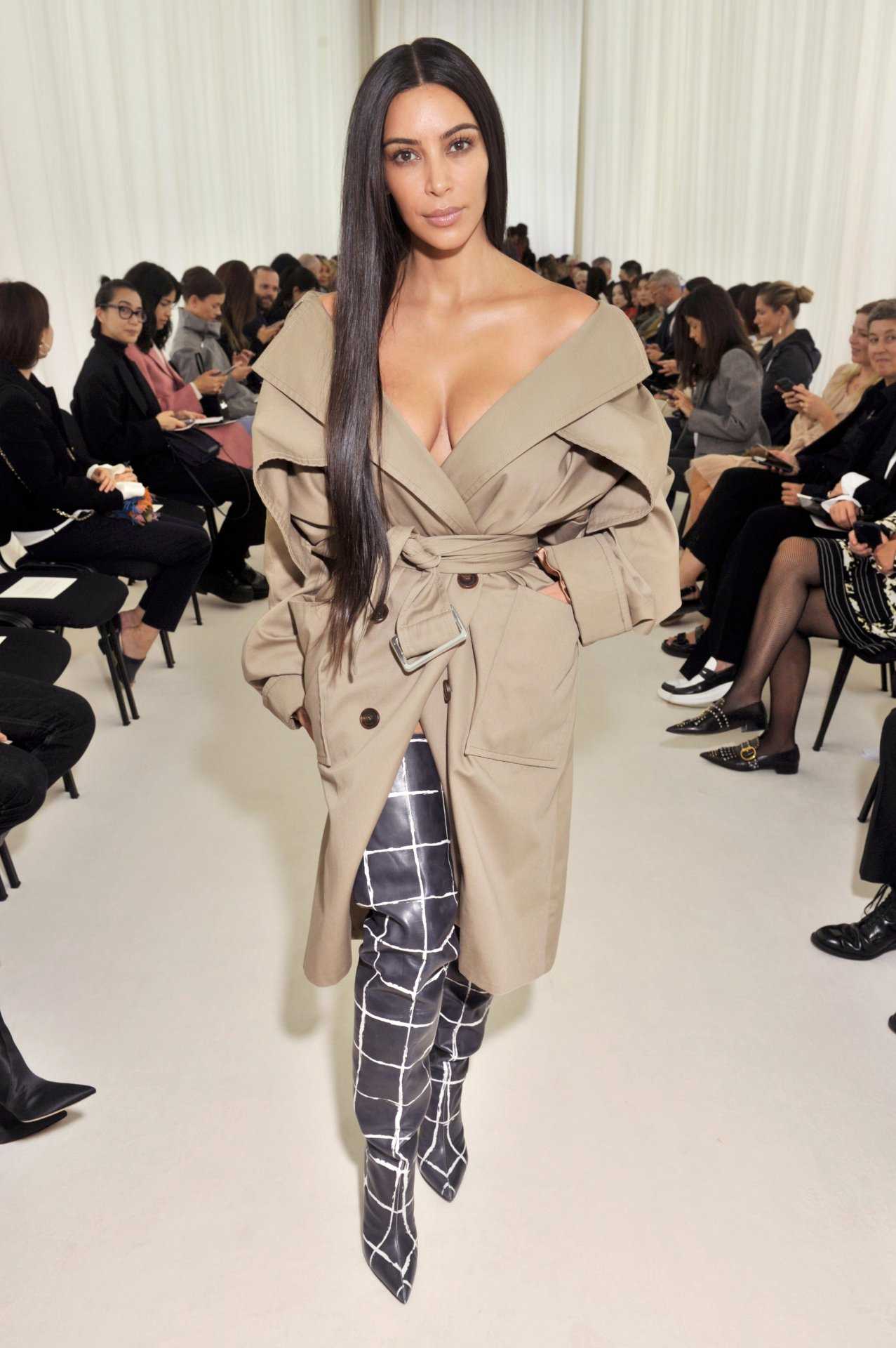 kim-kardashian-balenciaga-fashion-show-1