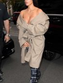 kim-kardashian-balenciaga-fashion-show-11