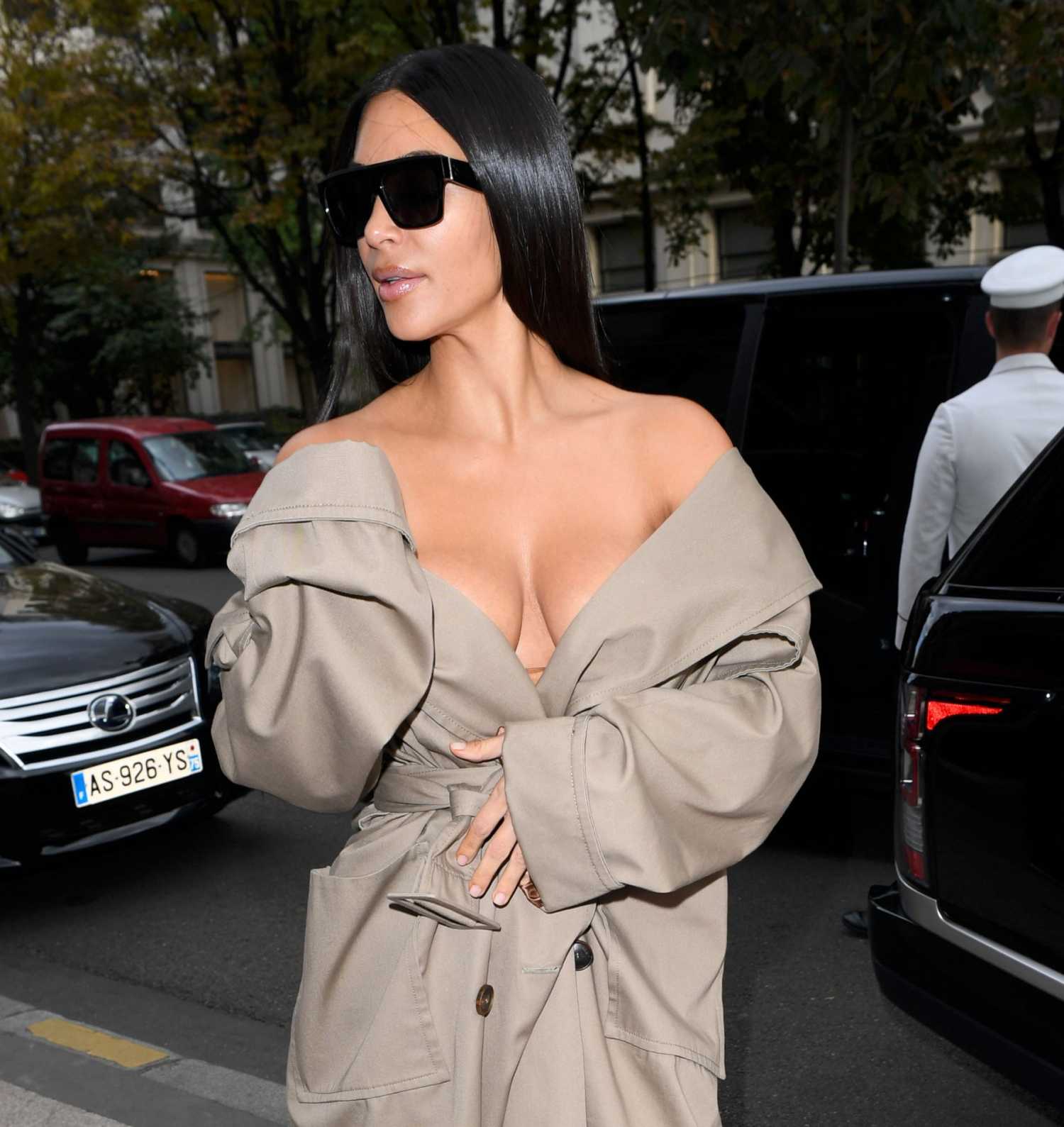 kim-kardashian-balenciaga-fashion-show-13