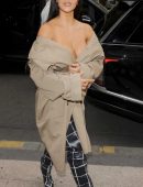 kim-kardashian-balenciaga-fashion-show-16