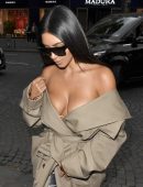 kim-kardashian-balenciaga-fashion-show-17